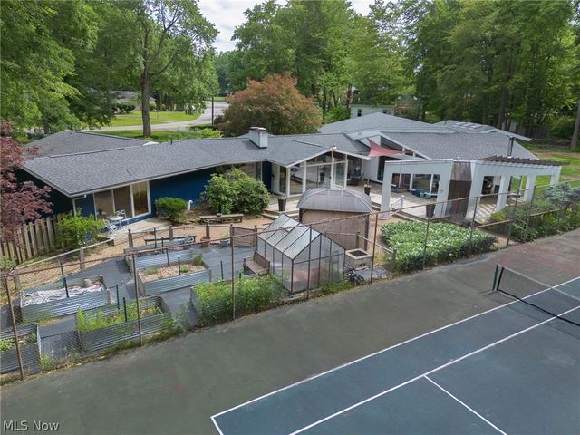 5698 Lamplighter Drive, Girard, OH 44420