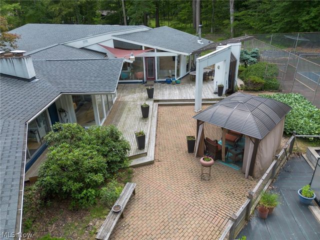 5698 Lamplighter Drive, Girard, OH 44420