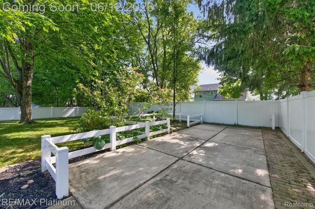 318 N 5th Street, Brighton, MI 48116