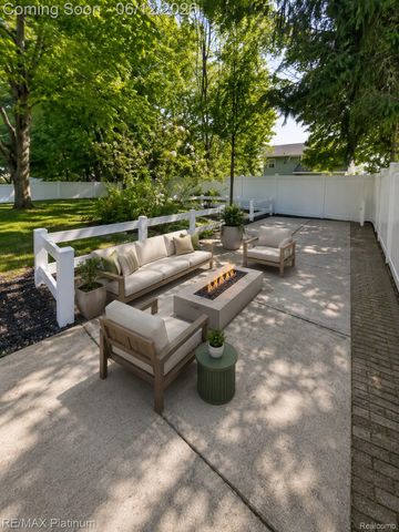 318 N 5th Street, Brighton, MI 48116