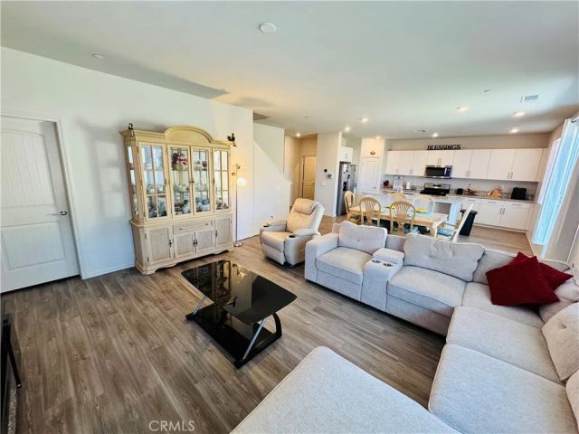 689 Carnation, San Jacinto, CA 92583