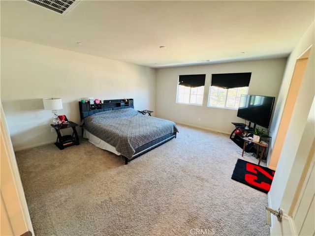 689 Carnation, San Jacinto, CA 92583