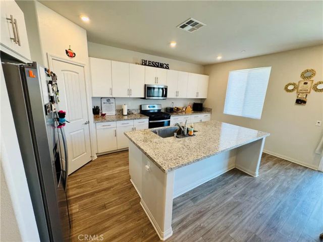 689 Carnation, San Jacinto, CA 92583