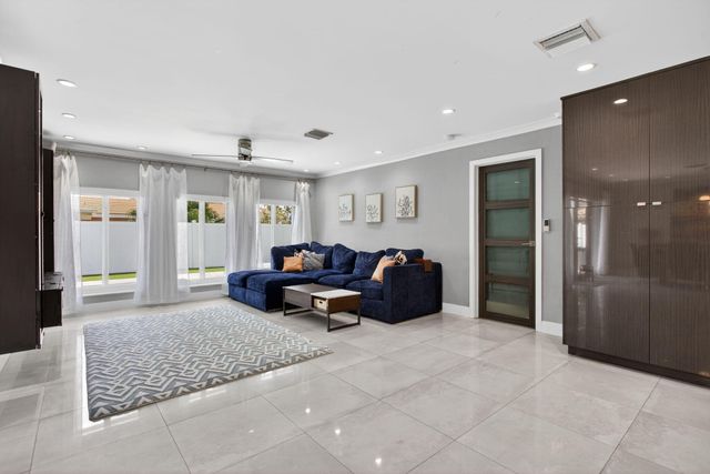 2732 NE 35th Drive, Fort Lauderdale, FL 33308