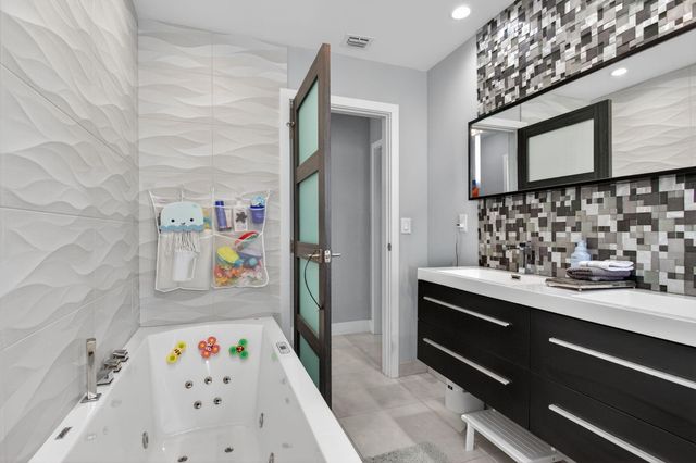 2732 NE 35th Drive, Fort Lauderdale, FL 33308