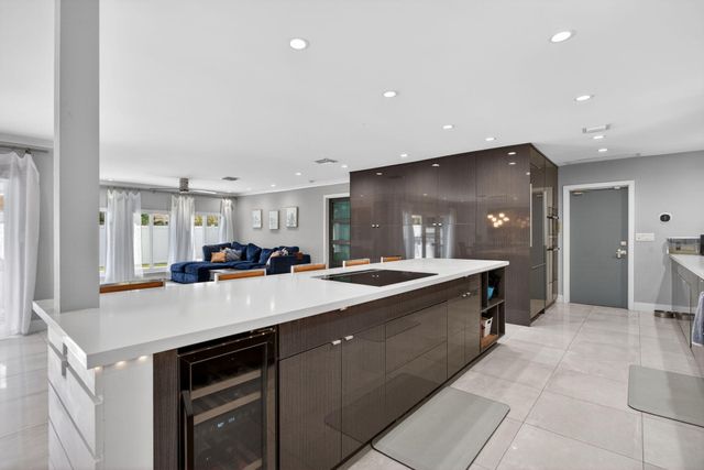 2732 NE 35th Drive, Fort Lauderdale, FL 33308