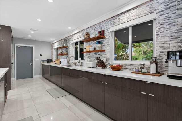 2732 NE 35th Drive, Fort Lauderdale, FL 33308