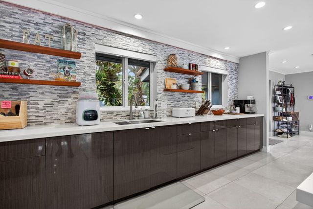 2732 NE 35th Drive, Fort Lauderdale, FL 33308