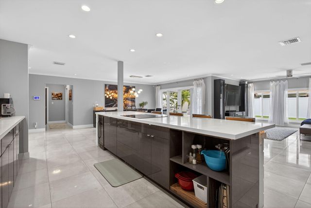 2732 NE 35th Drive, Fort Lauderdale, FL 33308