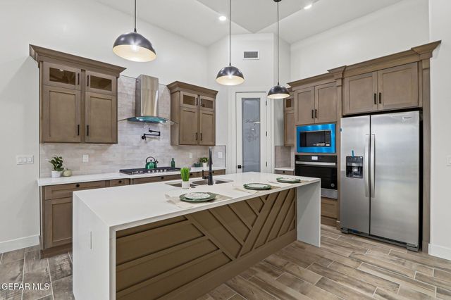 416 PLATEAU Drive, Socorro, TX 79927