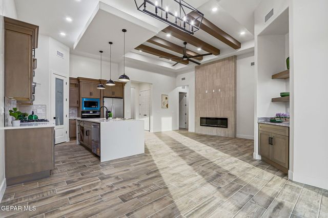 416 PLATEAU Drive, Socorro, TX 79927