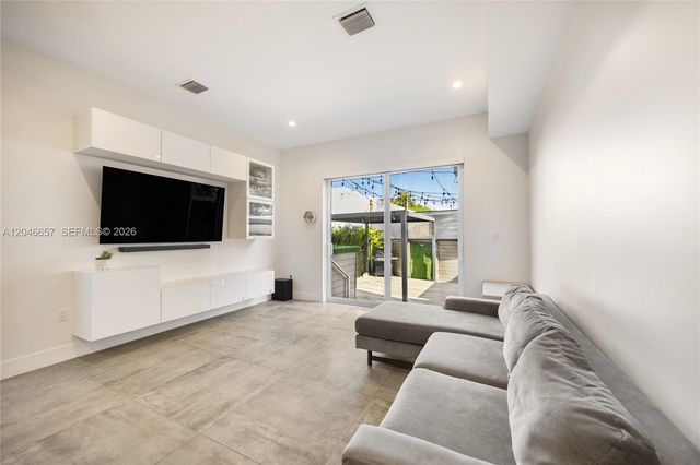 3655 SW 25th Street 3655, Miami, FL 33133