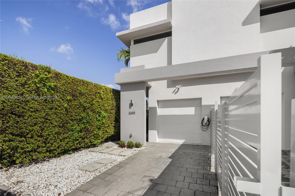 3655 SW 25th Street 3655, Miami, FL 33133