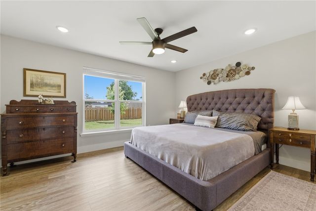 504 S 11th Place, Rogers, AR 72756