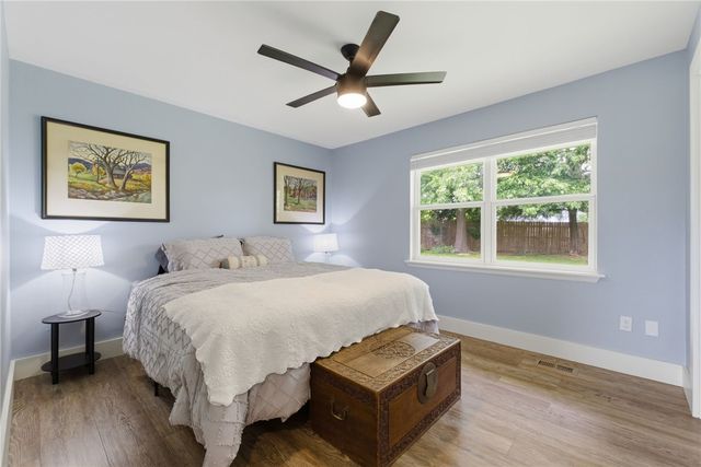 504 S 11th Place, Rogers, AR 72756