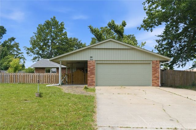 504 S 11th Place, Rogers, AR 72756