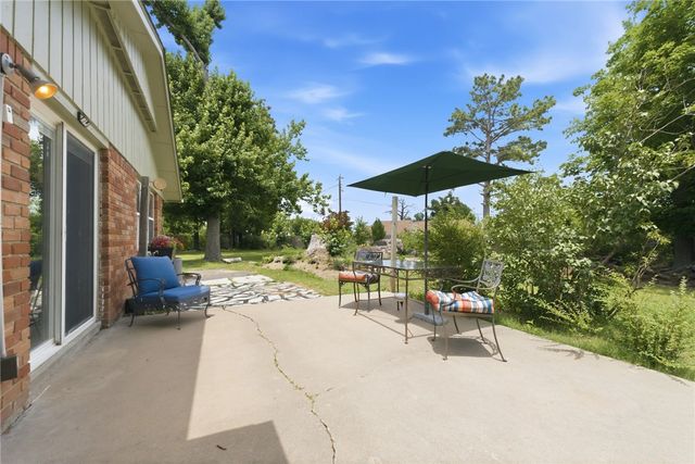 504 S 11th Place, Rogers, AR 72756