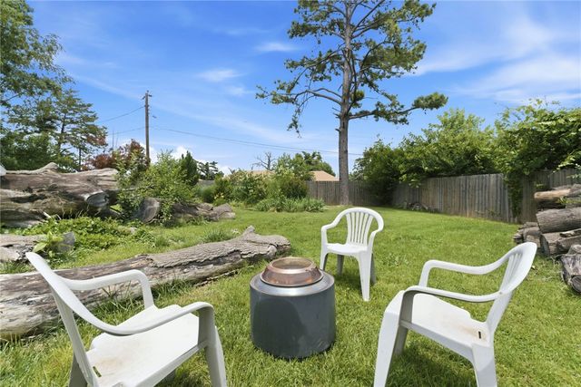 504 S 11th Place, Rogers, AR 72756