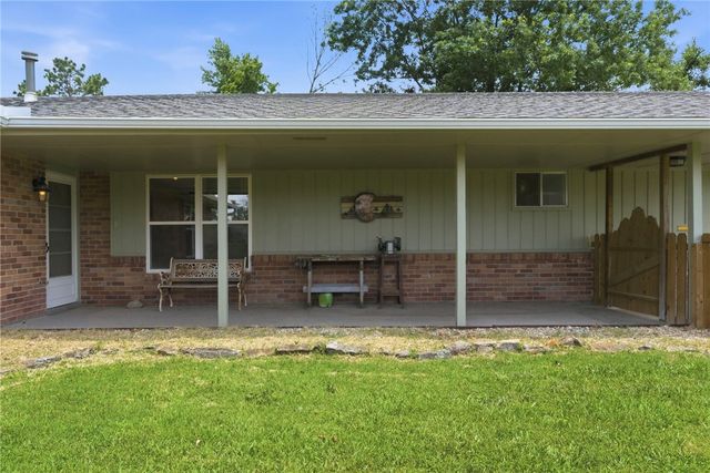 504 S 11th Place, Rogers, AR 72756
