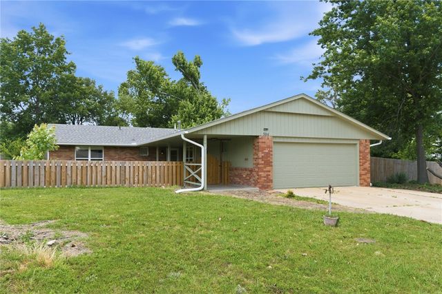 504 S 11th Place, Rogers, AR 72756