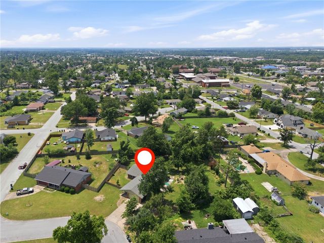504 S 11th Place, Rogers, AR 72756