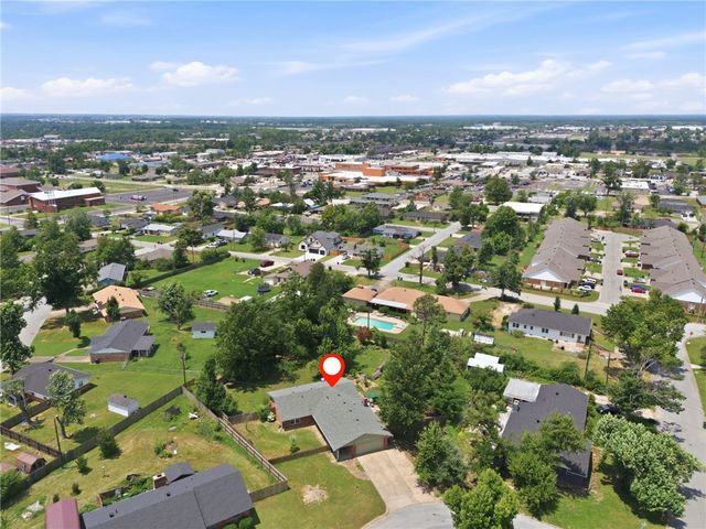 504 S 11th Place, Rogers, AR 72756