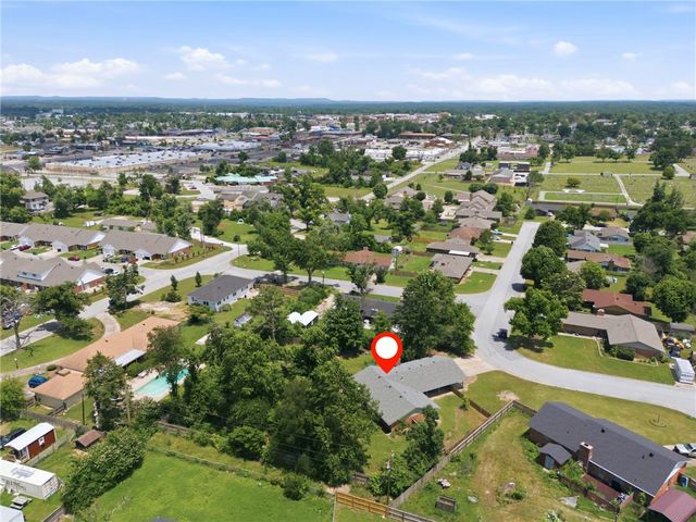 504 S 11th Place, Rogers, AR 72756