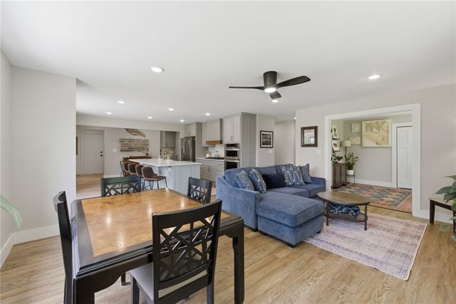 504 S 11th Place, Rogers, AR 72756