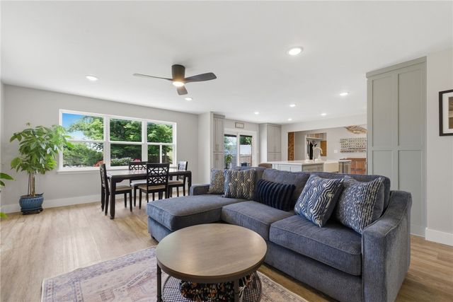 504 S 11th Place, Rogers, AR 72756