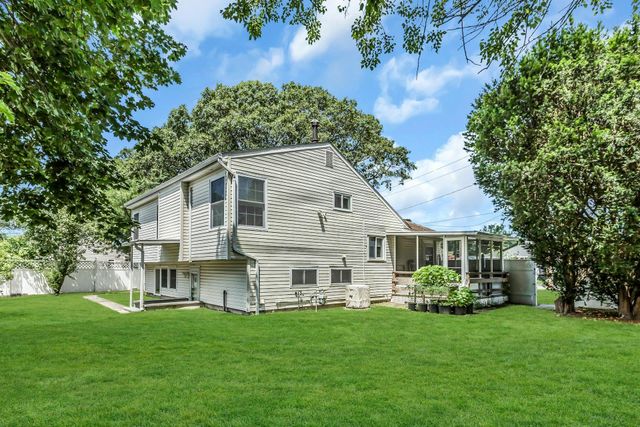 40 King Avenue, Selden, NY 11784