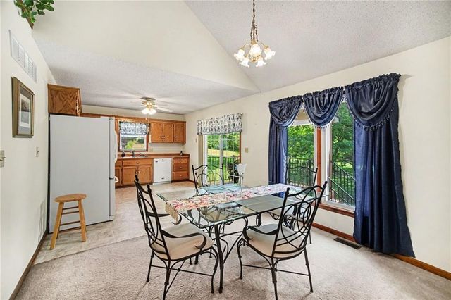 507 E 10th Street, Kearney, MO 64060