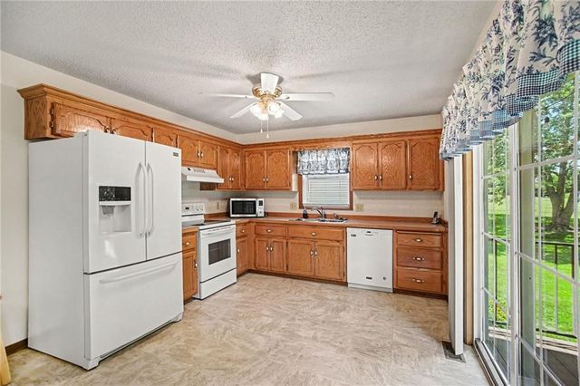507 E 10th Street, Kearney, MO 64060