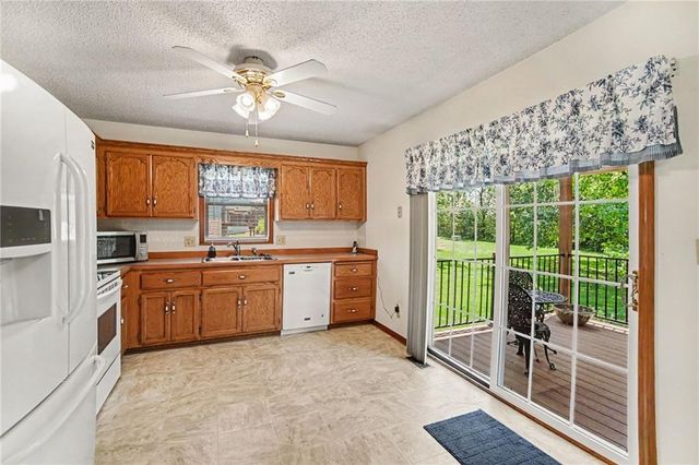 507 E 10th Street, Kearney, MO 64060