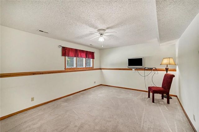 507 E 10th Street, Kearney, MO 64060