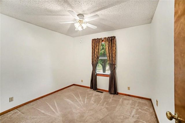 507 E 10th Street, Kearney, MO 64060