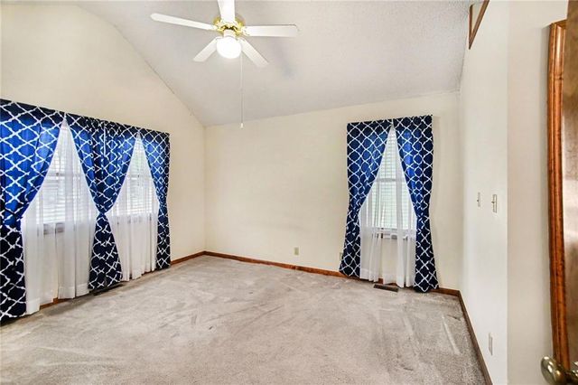 507 E 10th Street, Kearney, MO 64060