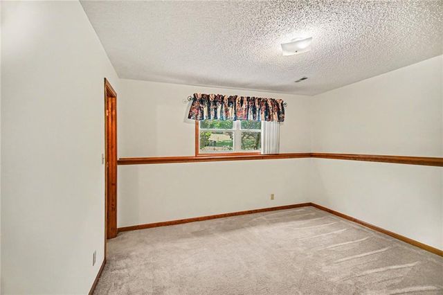 507 E 10th Street, Kearney, MO 64060
