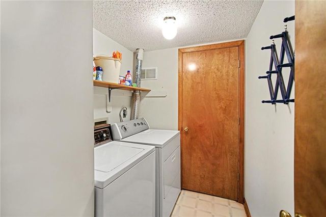 507 E 10th Street, Kearney, MO 64060
