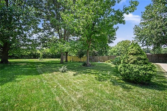 507 E 10th Street, Kearney, MO 64060
