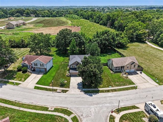 507 E 10th Street, Kearney, MO 64060