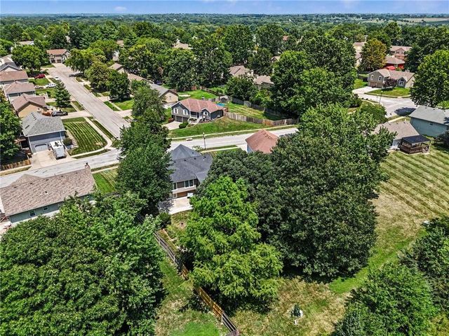 507 E 10th Street, Kearney, MO 64060