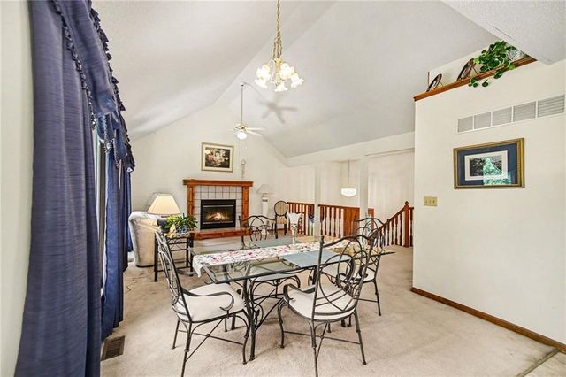 507 E 10th Street, Kearney, MO 64060