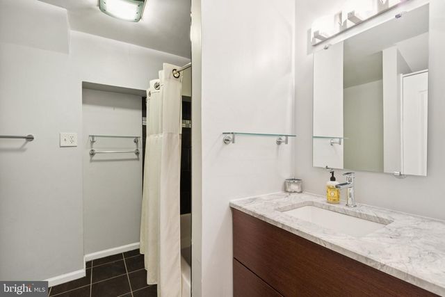 2828 OGDEN ST, Philadelphia, PA 19130