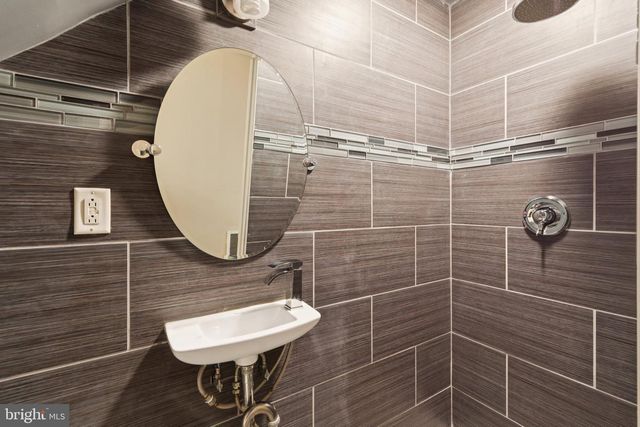 2828 OGDEN ST, Philadelphia, PA 19130