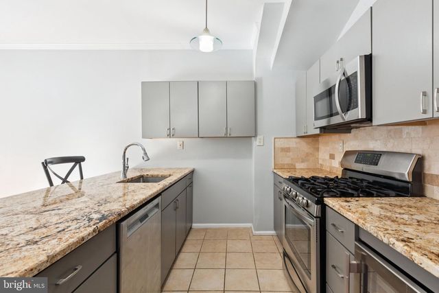 2828 OGDEN ST, Philadelphia, PA 19130