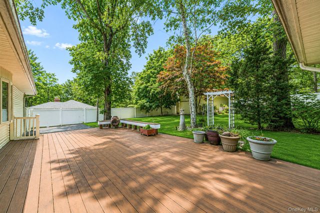 61 Ledgewood Drive, Smithtown, NY 11787