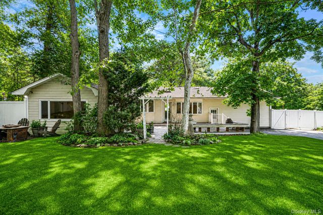 61 Ledgewood Drive, Smithtown, NY 11787