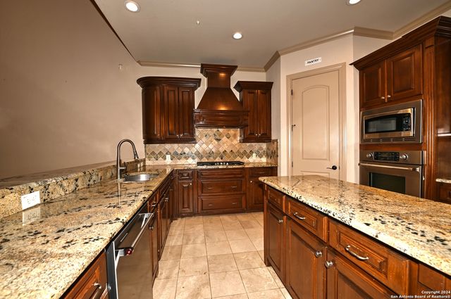30 STONE HILL CT, San Antonio, TX 78258