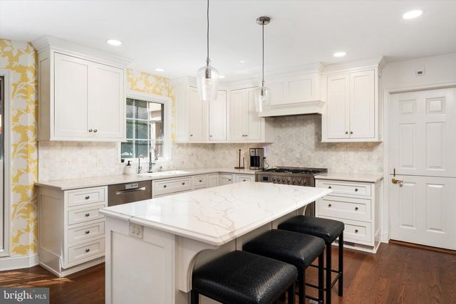 1 HIDDEN ACRES DR, Voorhees, NJ 08043