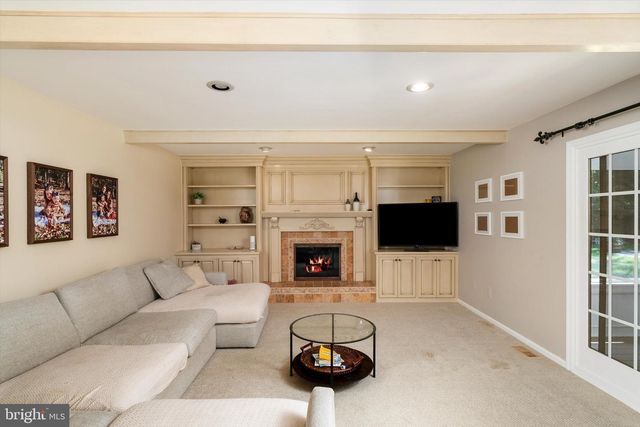 1 HIDDEN ACRES DR, Voorhees, NJ 08043